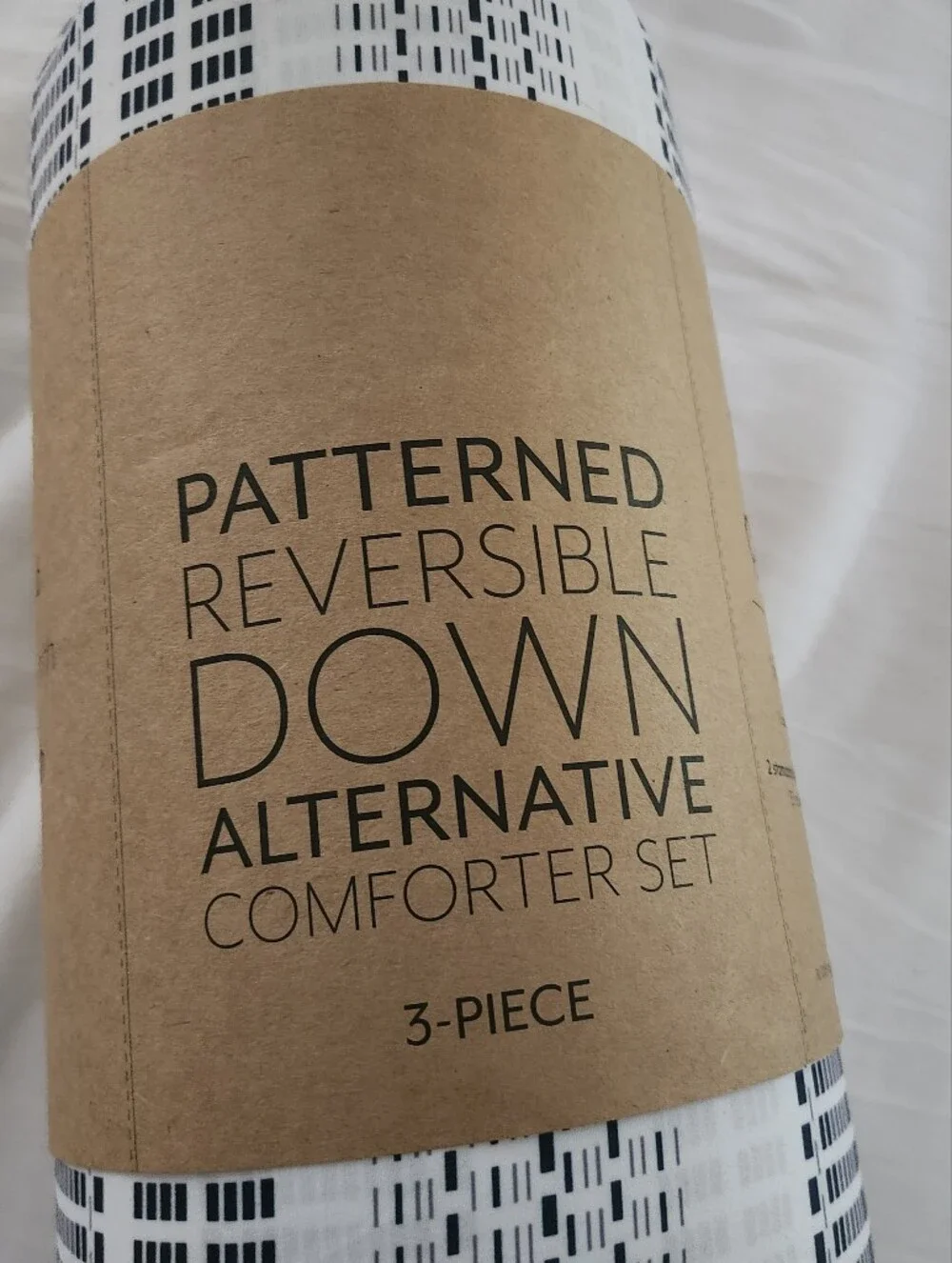 I-enjoy Patterned Reversible Down Alternative 3 Piece Comforter set FULL QUEEN.